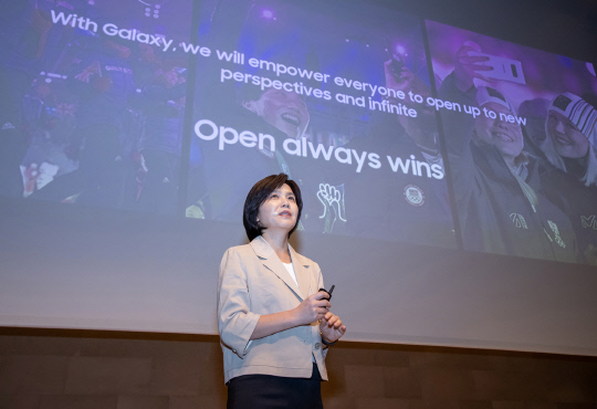 박정미 삼성전자 MX사업부 마케팅팀 상무가 11일(현지신간) 프랑스 파리에서 브리핑을 진행하고 있다. 삼성전자 제공